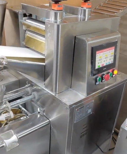 餃子機包餃子現(xiàn)場