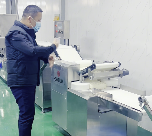 一個饅頭房到底需要一臺多大的饅頭機做饅頭？