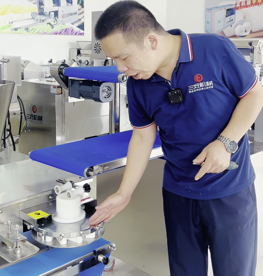 應(yīng)該怎么用小型包子機(jī)做速凍生坯包？